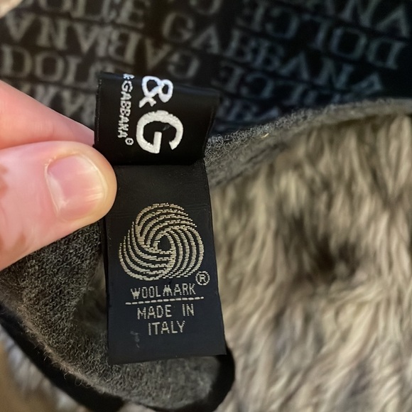 Authentic Dolce and Gabbana scarf - Picture 2 of 4